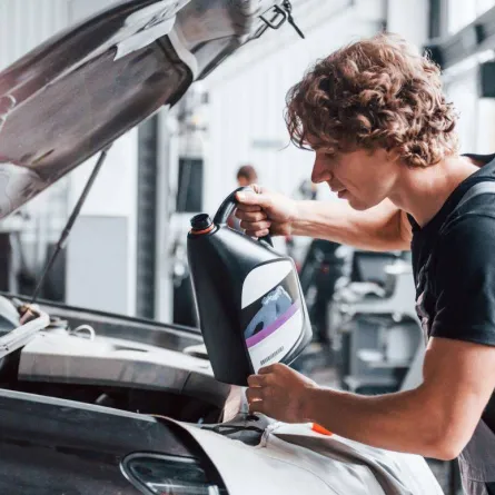 أنواع زيوت محركات السيارات