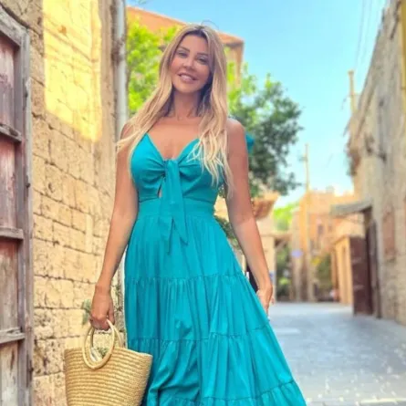 إطلالات أنيقة من وحي كارلا حداد