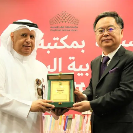 سفير الصين من حفل تدشين الكتب الصينية