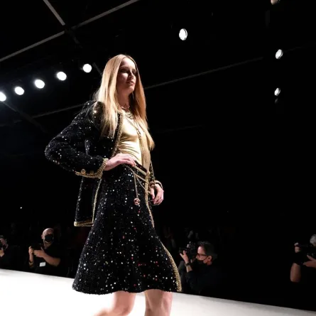 موديلات تنانير باللون الأسود