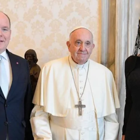 الأمير ألبرت والأميرة شارلين مع البابا فرانسيس- الصورة من حساب بيت موناكو الملكي على إنستغرام