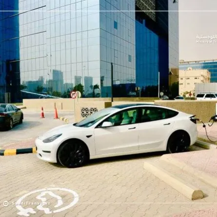 وزارة النقل والخدمات اللوجستية تُتيح أجهزة شواحن السيارات الكهربائية في مقر الوزارة- مصدر الصورة حساب الوزارة بتويتر