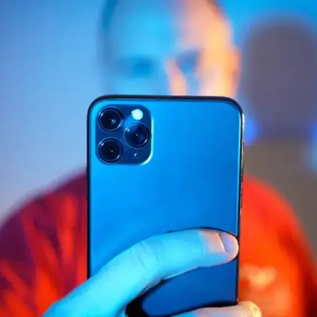 البريد الصوتي المرئي لا يعمل؟ 7 طرق لاستكشاف الأخطاء وإصلاحها على iPhone و Android