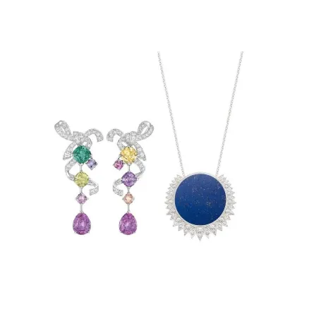 مجوهرات مزينة بأحجارٍ كريمة رموزها إيجابية