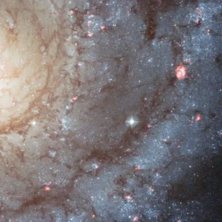 صورة مجرة متوهجة