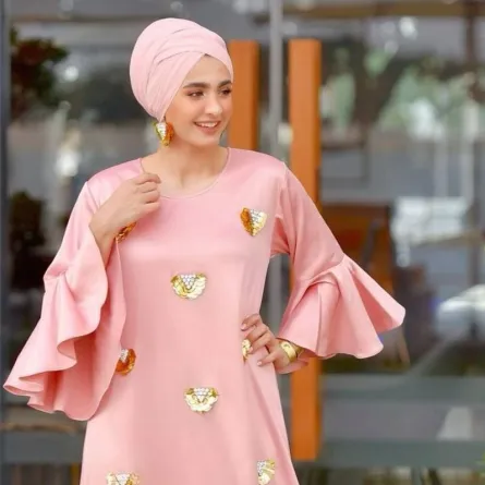 جلابيات باللون الوردي