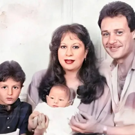 صورة عائلية نادرة لأسرة سمية الألفي - الصورة من حساب أحمد الفيشاوي على إنستغرام