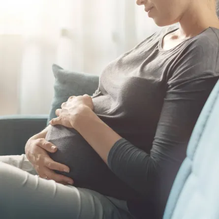 صورة لأم بعد الولادة القيصرية