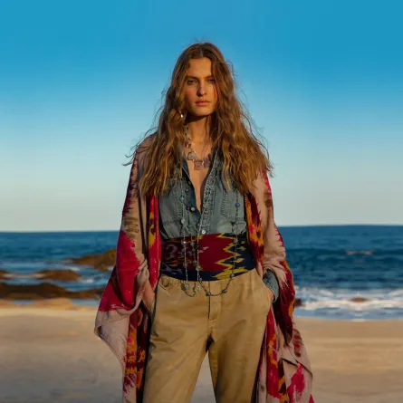 طرق تنسيق البنطلون الجينز الملون لصيف 2022 من رالف لورين   Ralph Lauren