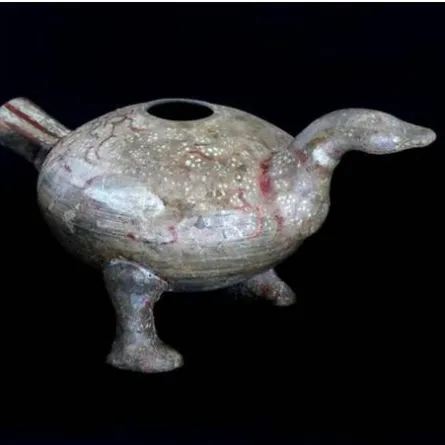 فخار مزجج على شكل طائر 