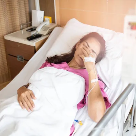 صورة لحامل تعاني من آلام الغازات بعد الولادة القيصرية