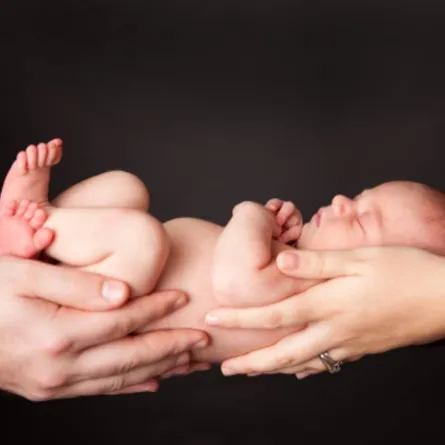 صورة تعبر عن انتقال الصفات الوراثية إلى الأطفال من الآباء