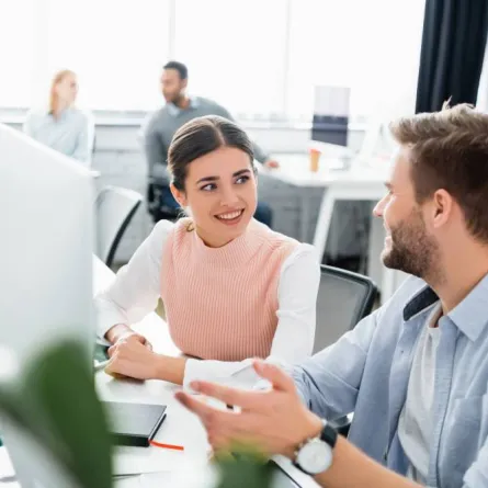 التواصل الفعال يعزز التفاهم والثقة المتبادلين بين أعضاء المنظمة