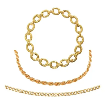 أشكال سلاسل الذهب كثيرة.. إليك أبرزها لتحترفي موضة تكديس القلادات كالنجمات!