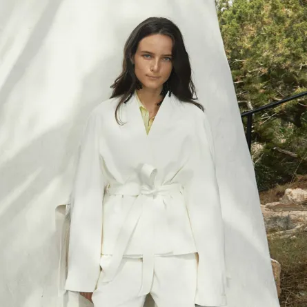 موديلات البدلات البيضاء لهذا الصيف