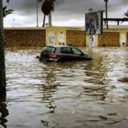 خطوات يجب عليك فعلها إذا تعرضت سيارتك للغرق بمياه الأمطار