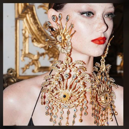 من حساب Schiaparelli على انستغرام