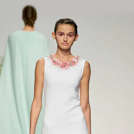 موديلات فساتين خطوبة باللون الأبيض