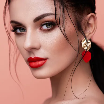 أحمر الشفاه الأحمر أبرز صيحات مكياج صيف 2022... إليك أفضل الخيارات