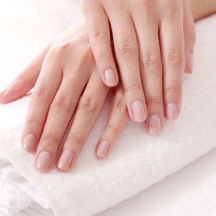 علاجات منزلية لتقوية الأظافر الهشة