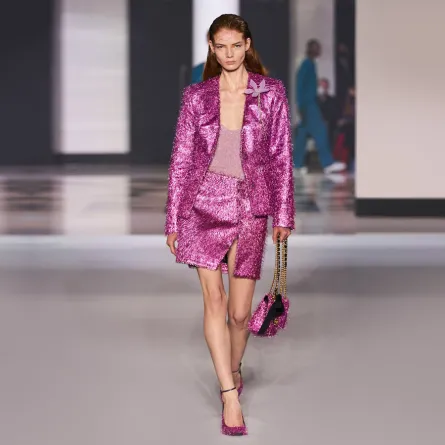 أحذية باللون البنفسجي