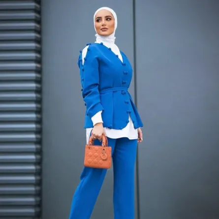 إطلالات منعشة بالبدلة من دلال الدوب