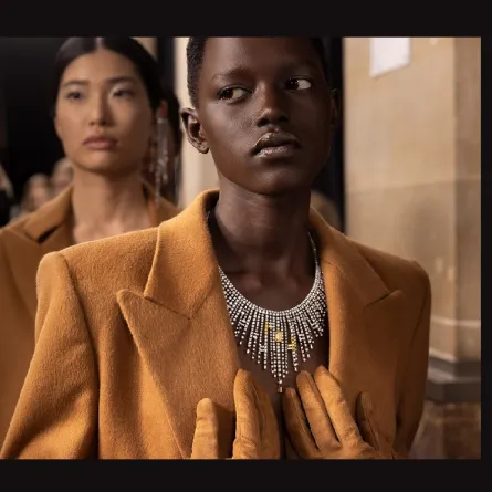 مجوهرات مرصعة بالأحجار الكريمة في أسبوع الهوت كوتور 2022.. ودار أزياء عالمية تُطلق أولى مجموعات مجوهراتها الفاخرة!