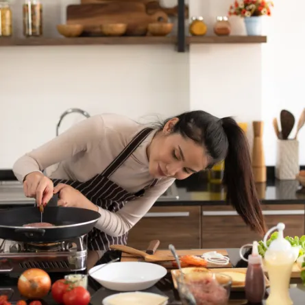 امتحان للصبايا في إعداد بعض الأكلات