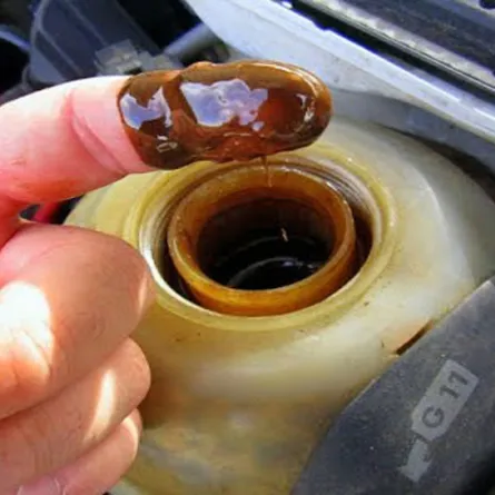 الكمية الزائدة من زيت المحرك - أضرار