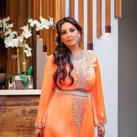 قفاطين باللون البرتقالي