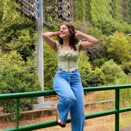 إطلالات مايان السيد