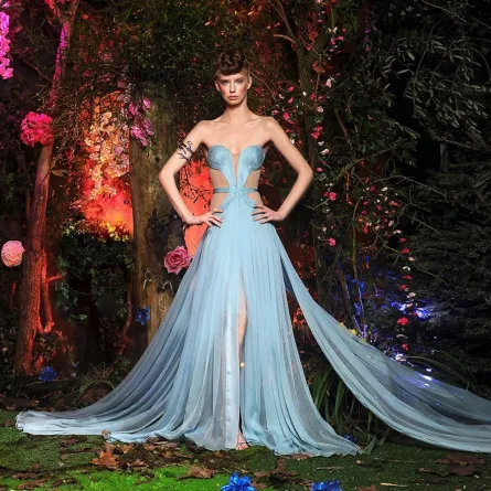 فساتين سهرة باللون الأزرق من العروض الراقية لصيف 2022