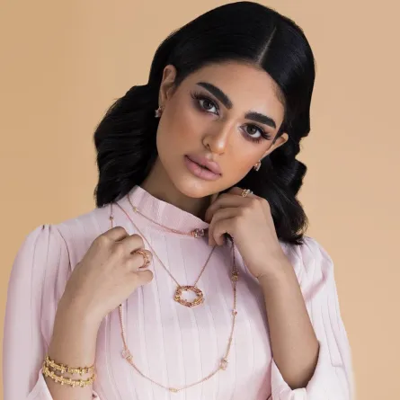 ليالي دهراب بصيحة تكديس المجوهرات