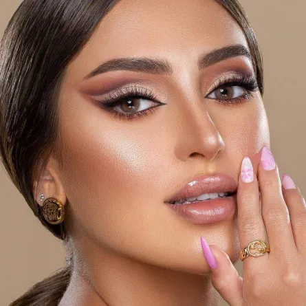 مكياج عيون عروس ثقيل