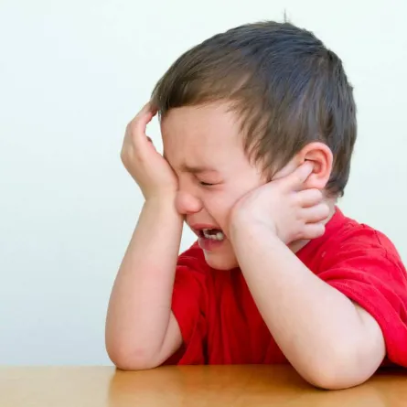 صورة لطفل يبكي