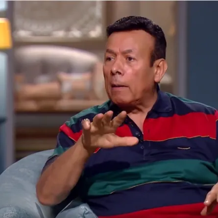 أحمد ماهر - لقطة شاشة أثناء استضافته في أحد البرامج على قناة CBC 