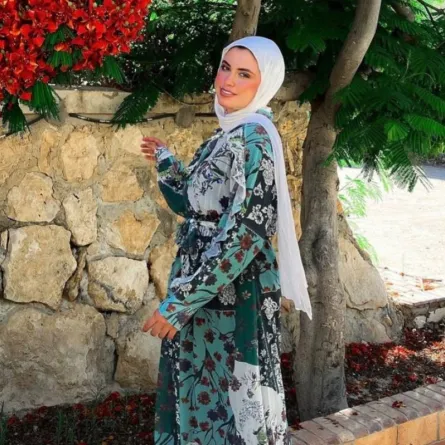 فساتين مطبّعة بالأزهار للمحجبات