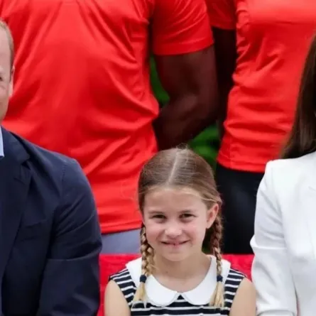 الأمير ويليام وكيت ميدلتون بينهما ابنتهما الأميرة شارلوت- الصورة من حساب Europe Royals على إنستغرام