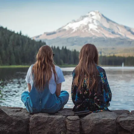 عبارات جميلة عن الصديقات