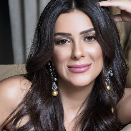 قدَّمتْ أداءً استثنائيّاً في «قواعد الطَّلاق الـ 45» إنجي المقدم: حاولت أن أثبت أنني جديرة بالبطولة المطلقة