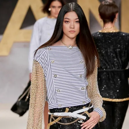 تنانير برّاقة لإطلالات مشرقة