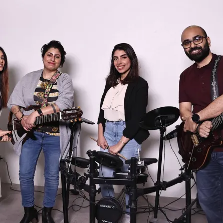 صورة جماعية لفرقة Quite Noisy