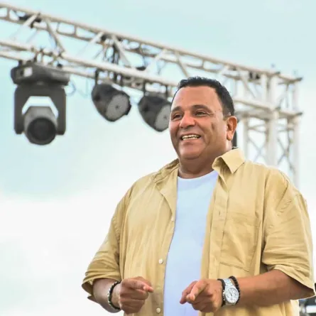 محمد فؤاد من حفل الأمس - الصورة من صفحته الرسمية على الفيس بوك