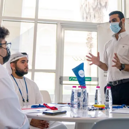 مجلس الشارقة للتعليم و"شراع" يطلقان برنامج "مستثمرون" لتأهيل الطلبة في مجال ريادة الأعمال - الصورة من "وام"