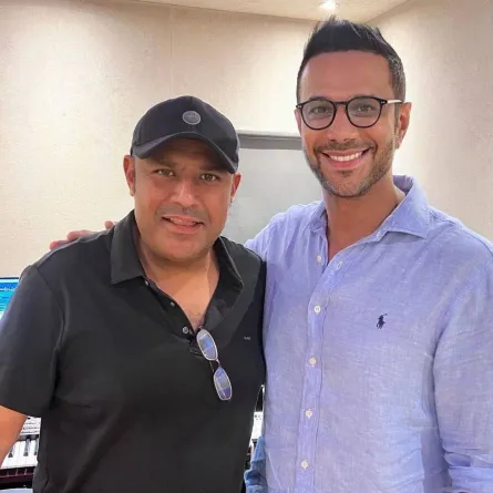 فايز السعيد مع الفنان علي بن محمد-  صورة من صفحته الرسمية على انستغرام