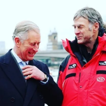 الأمير تشارلز والسير رانولف فينيس- الصورة من موقع Show Bizz 411