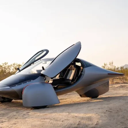 مركبة Aptera المستقبلية ثلاثية العجلات، وتعمل بالطاقة الشمسية 