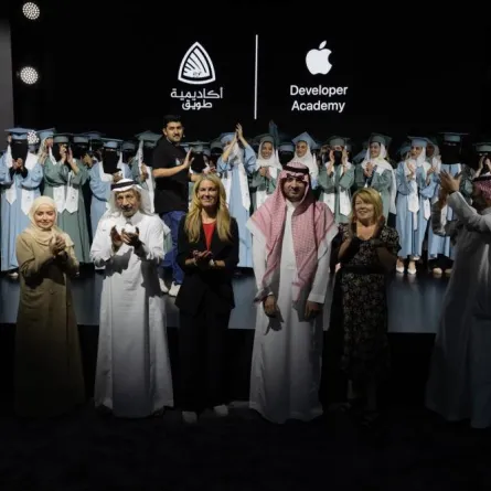 تخرج الدفعة الأولى من طالبات آبل - الصورة من حساب وزير الاستثمار خالد الفالح