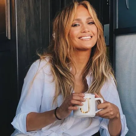 إطلالات كاجوال من جنيفير لوبيز