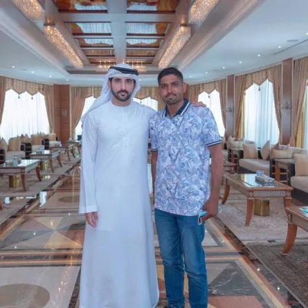 ولي عهد دبي يلتقي بالسائق النبيل عبدالغفور - الصورة من حساب ولي العهد